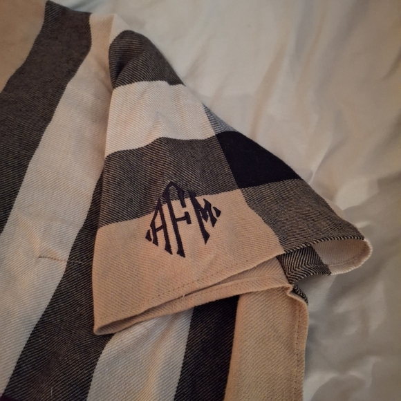 Jordaren Women's Stylish Plaid Poncho - Picture 4 of 8